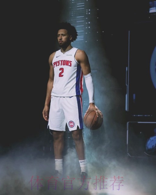 坎宁安穿着银河配色Cut3,得到16分3篮板14助攻2盖帽 坎宁安穿着银河配色Cut3,得到16分3篮板14助攻2盖帽